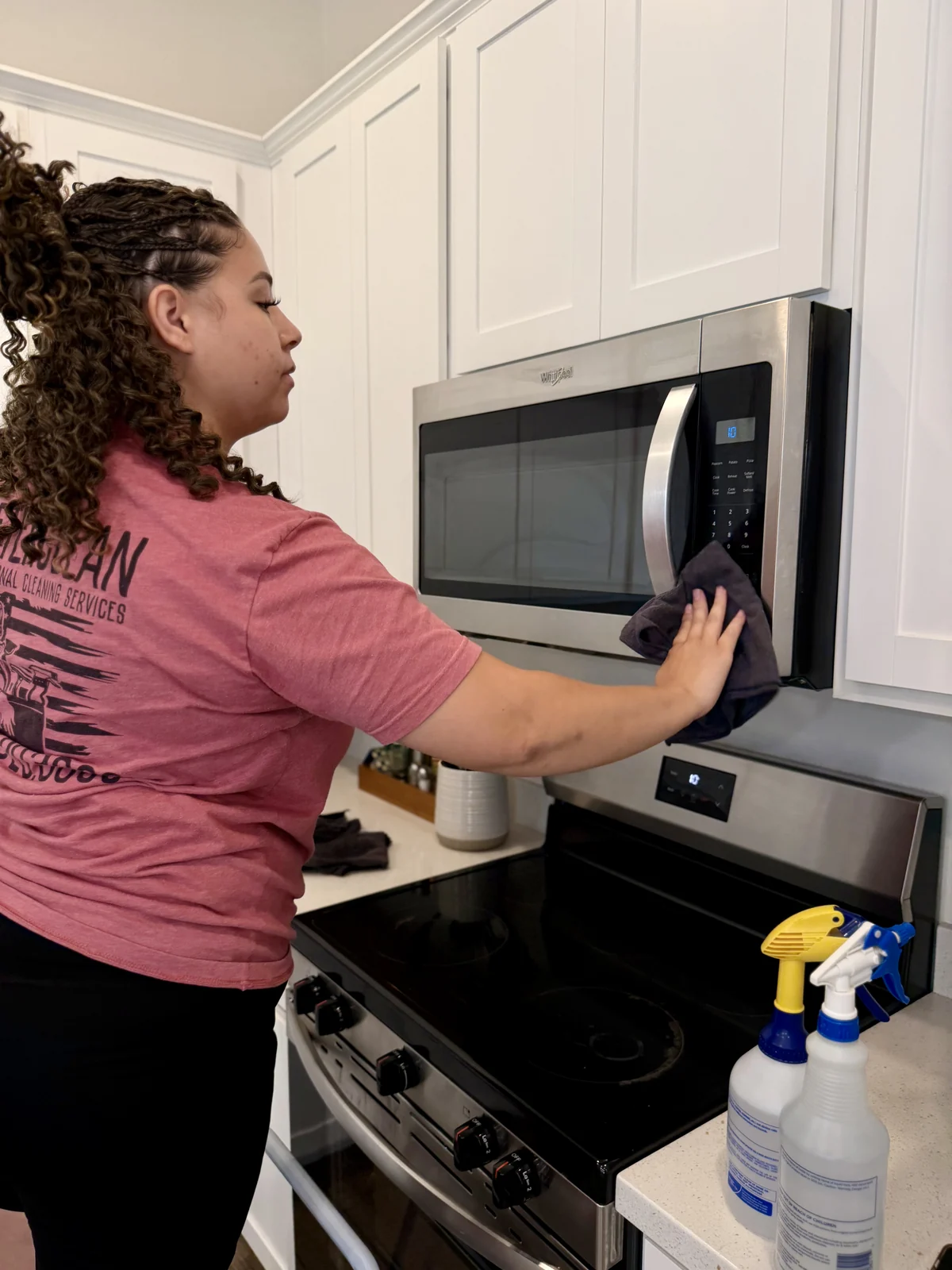 Recurring house cleaning service detailing a kitchen in Gilbert AZ