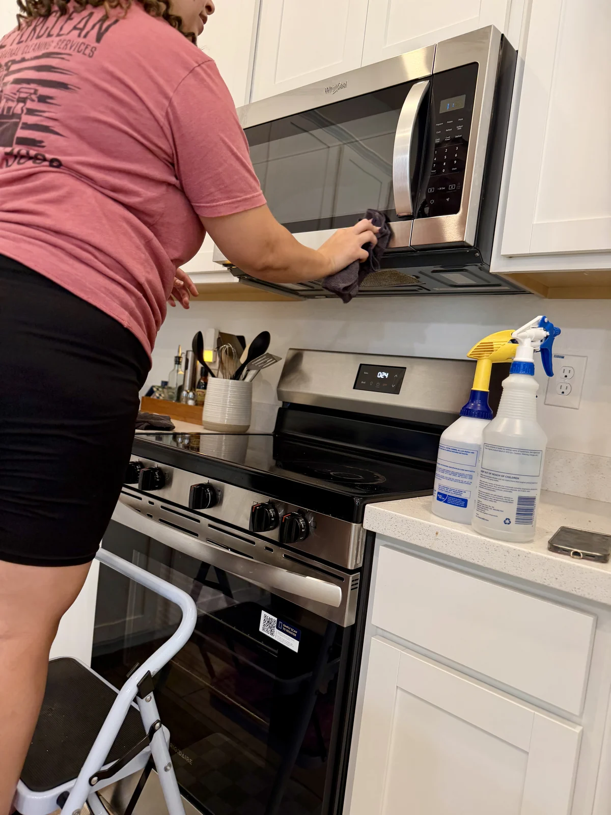 Move-in move-out deep cleaning of an oven front in Mesa Arizona